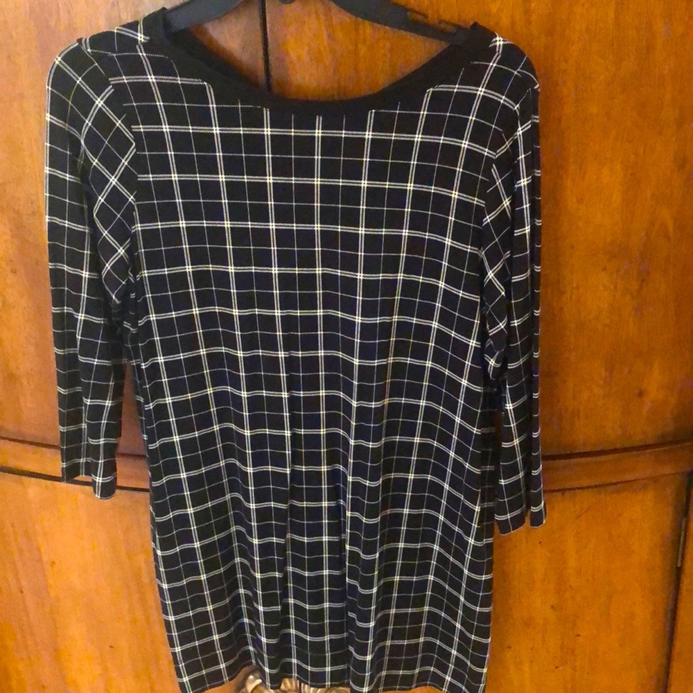 J Jill Long sleeve black and white top with back V neckline